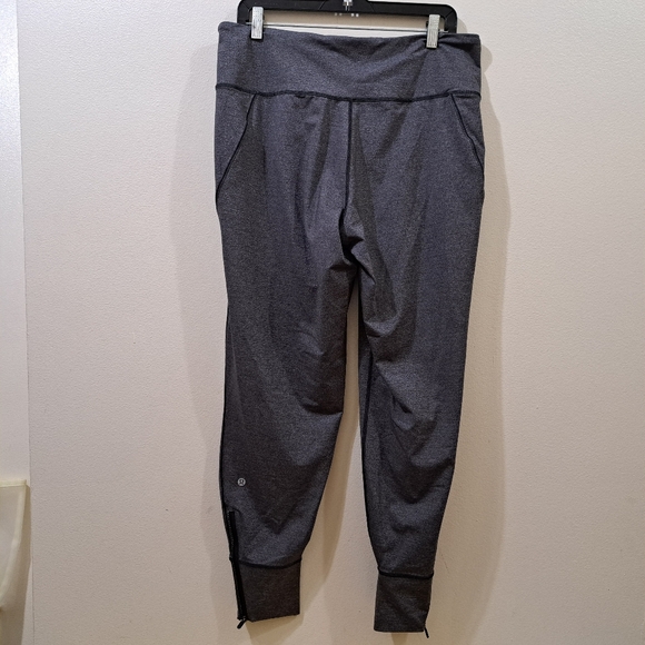 Lululemon jogger - Picture 2 of 8